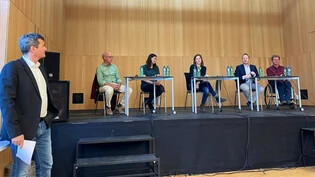 Von links: Moderator Ruedi Minsch, Christof Hegi (SP), Selina Solèr (GLP), Christine Kocher (FDP), 
Martin Bettinaglio (Die Mitte) und Ruedi Weber (SVP). 