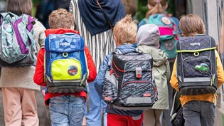 Schwieriger als sonst: Kurz vor Beginn des neuen Schuljahres werden in allen Glarner Gemeinden noch Lehrkräfte gesucht, um alle Kinder und Jugendlichen unterrichten zu können. 