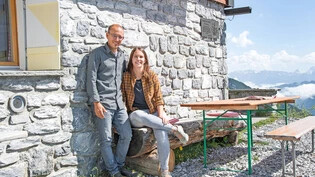 Geniessen die frische Bergluft: Fernando Suozzi und Jasmin Eicher sind das neue Hüttenwartpaar der Ringelspitzhütte.