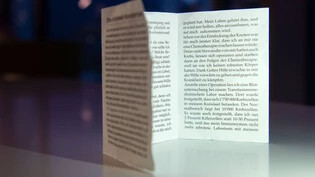 Ein Ehepaar aus Chur verteilt Broschüren, in welchen sie behaupten, nur mit Hilfe von Gott den Krebs besiegt zu haben. 