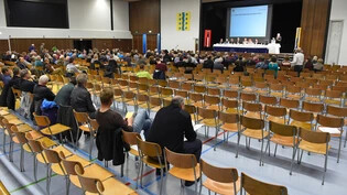 So soll es nicht bleiben: An einer Gemeindeversammlung in Glarus Nord im Jahr 2016 nehmen gerade einmal 200 Personen teil.