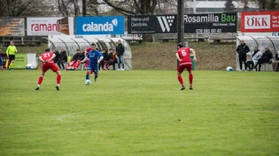 Bemüht: Samir Limani lanciert mit dem Ball am Fuss den nächsten Angriff des FC Ems im Heimspiel gegen den FC Montlingen.

