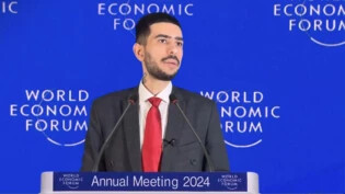 Unechtes Video: Dieser Influencer soll gemäss einer unechten Aufnahme eine Rede in Davos gehalten haben. 