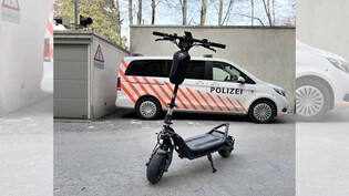 Aufgefallen: Wegen seiner Grösse ist die Stadtpolizei Chur auf dieses E-Trottinett aufmerksam geworden. Eine Kontrolle zeigte, dass es auf 110 km/h «frisiert» wurde.