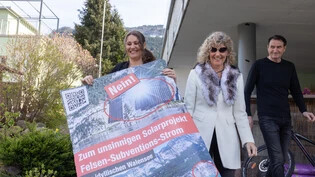 Ein «unsinniges Projekt»: Susanna Ackermann von der IG Pro Walensee (links) wirbt für den Kampf gegen «Felsenstrom».