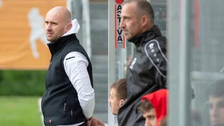 Skeptischer Blick: Trainer Aleksandar Zarkovic verfolgt das Spiel von Chur 97.